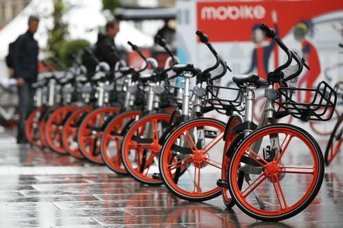 6月29日，來(lái)自中國(guó)的摩拜單車在英國(guó)第二大城市曼徹斯特亮相。新華社發(fā)