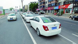 來看鄭州首創(chuàng)“內(nèi)嵌式”停車位長啥樣？