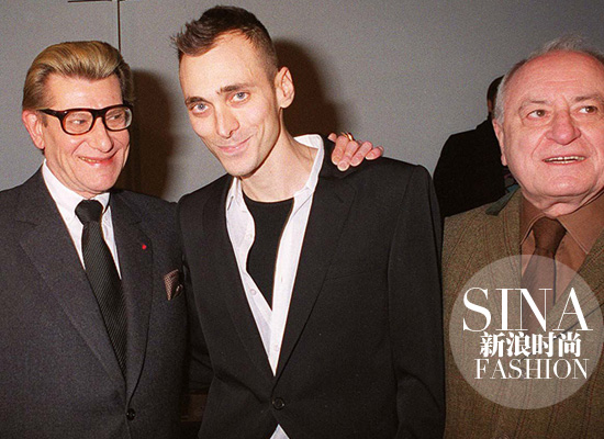 Yves-Saint-Laurent、Hedi-Slimane、Pierre-Bergé在Dior后臺(tái)的合影