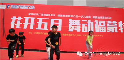 跳街舞的女孩兒下臺后說“我是臨時給他們搭舞的”，好善良的小女生?。? width=