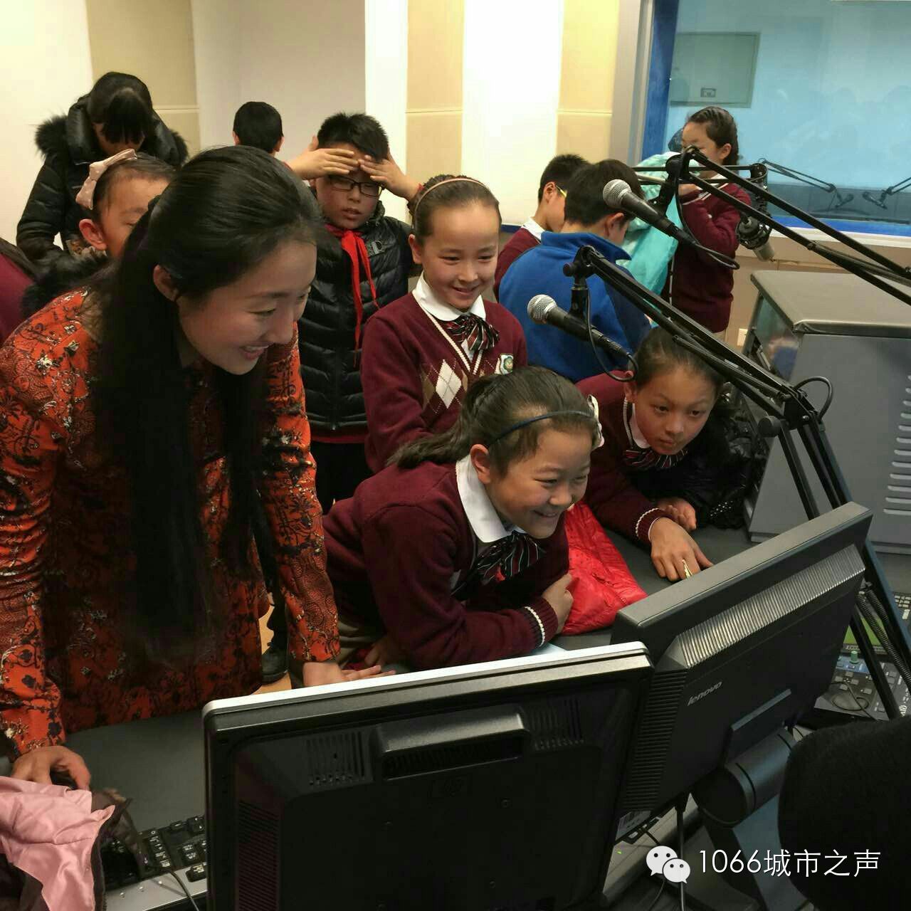 “好激動，好激動”！天天上學(xué)、放學(xué)都從廣播大廈經(jīng)過，今天終于進來了！