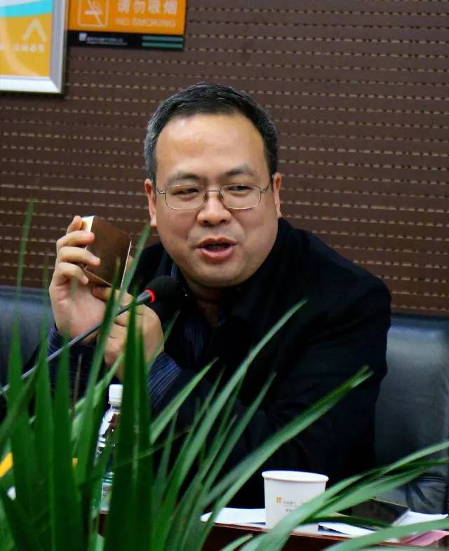 看看上面這位，就是我們1066最紅的男人——付總。