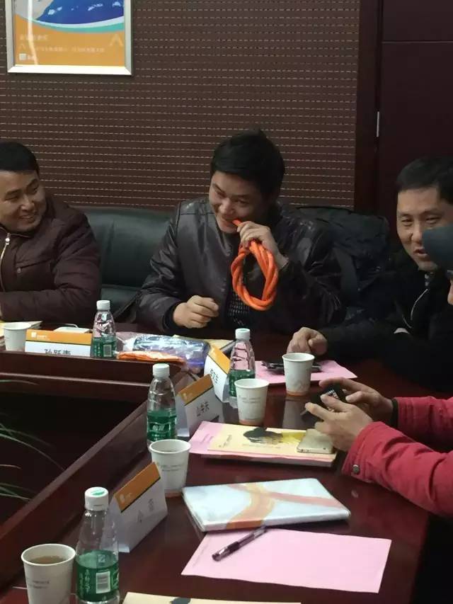 小編想問一下咬膠管的孫老師，優(yōu)質(zhì)膠管的口感如何呢？