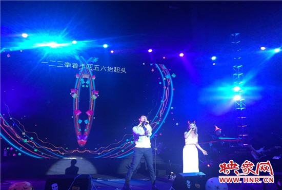 丁當(dāng)現(xiàn)場分享了她的代表曲目，《猜不透》全場大合唱，歌手嚴(yán)爵充分展現(xiàn)創(chuàng)作型歌手的特點。