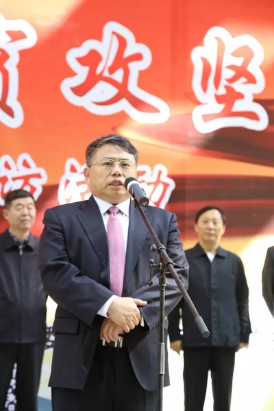 省委宣傳部副部長(zhǎng)、省新聞出版廣電局局長(zhǎng)朱夏炎宣布《打贏脫貧攻堅(jiān)戰(zhàn)》大型采訪活動(dòng)正式啟動(dòng)。