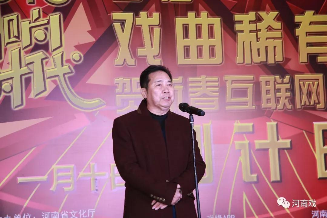 中國戲劇家協(xié)會副主席、河南豫劇院院長李樹建介紹活動概況