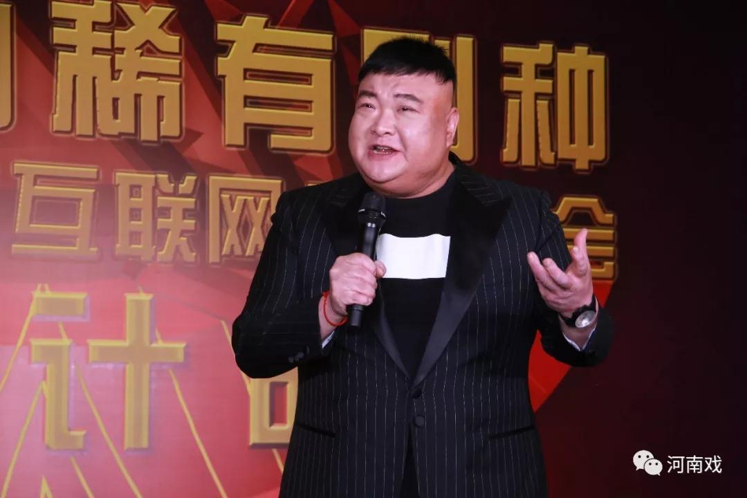 中國曲藝家協(xié)會副主席、著名相聲表演藝術(shù)家范軍作為藝術(shù)家代表致辭，并演唱稀有劇種太康道情《王金豆借糧》