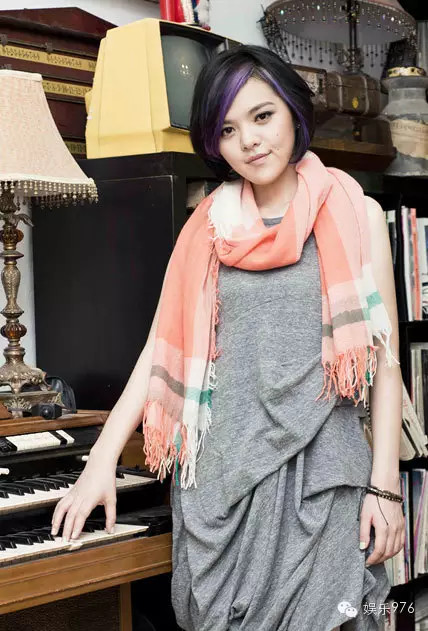 劉思涵，2011年9月發(fā)行首支個人單曲《走在冷風(fēng)中》。種子音樂簽約藝人。