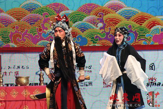 張派傳人方素珍（左）、馬瑞（右）演唱折子戲《韓琪殺廟》一折