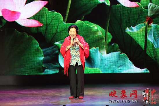 著名越調(diào)表演藝術(shù)家、越調(diào)皇后毛愛(ài)蓮演唱《白奶奶醉酒》選段“好一個(gè)俊俏的趙鳳英”