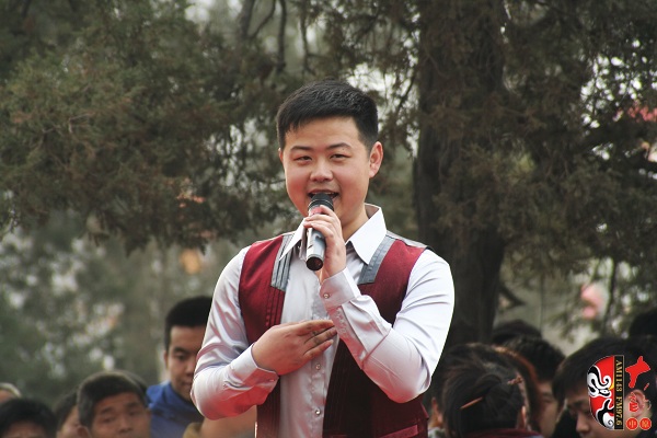 2012年度河南十大名票榜首、《梨園春》2007年度銀獎(jiǎng)擂主陳迎輝演唱豫劇《春秋配》選段“遇君子在荒