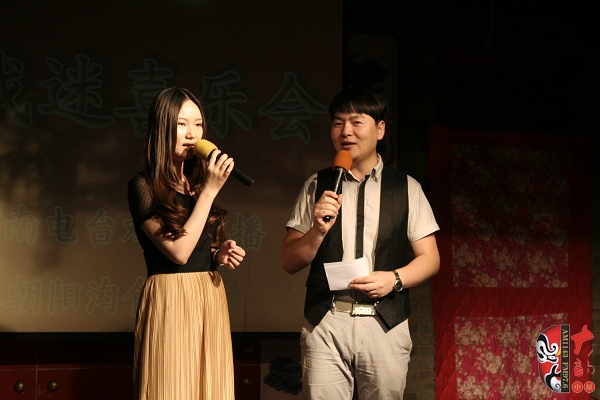 主持人：河南電臺(tái)戲曲廣播《越學(xué)越開心》主持人張琳，著名戲曲節(jié)目主持人、戲曲廣播當(dāng)家小生月陽