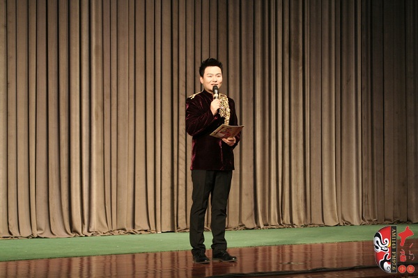 主持人：著名戲曲節(jié)目主持人、河南電臺戲曲廣播“當家小生”月陽