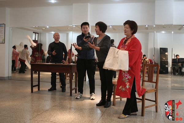 著名戲曲節(jié)目主持人、河南電臺戲曲廣播當家小生月陽錄制現(xiàn)場花絮