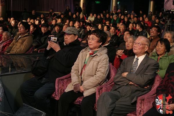 著名豫劇表演藝術(shù)家張月榮(中)、臺灣知名學者趙明普(右)