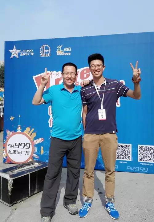 主播鄭強(qiáng)，這兩條大長腿，恩…適合去學(xué)游泳