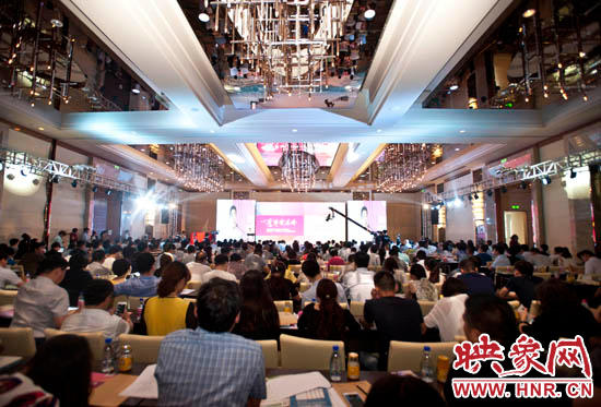 5月28日，一場河南企業(yè)家的盛會在鄭州舉辦，群象島2015夏季峰會以奮斗者為本致敬奮斗者。
