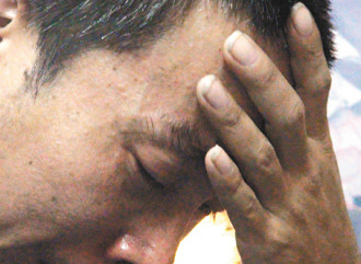 10歲方姓男童遭割喉殺害，父親淚流不止說，小兒子走了，他不知道該如何活下去。 臺(tái)灣《聯(lián)合報(bào)》