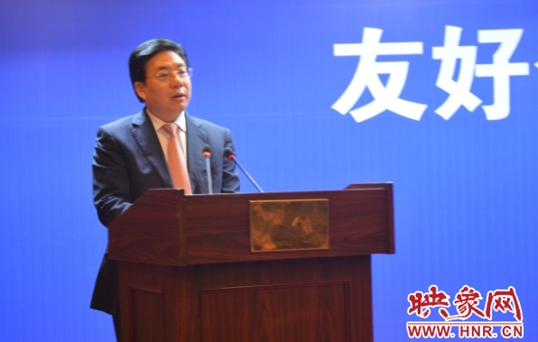 市委副書記、市長李柳身出席簽約儀式并講話