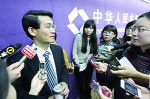 商務(wù)部新聞發(fā)言人表示，月度數(shù)據(jù)出現(xiàn)波動(dòng)是正常的。