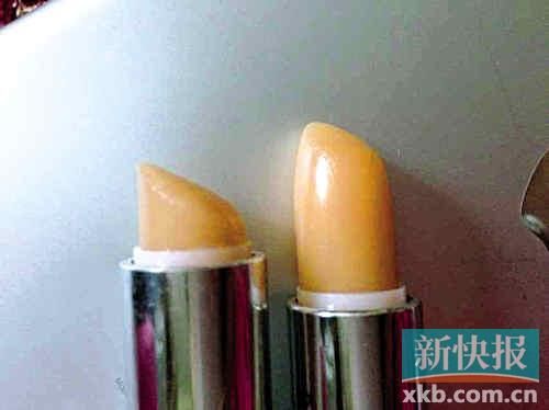 ■蘇小姐將其在專柜和聚美優(yōu)品購買的伊麗莎白雅頓唇膏對(duì)比，產(chǎn)品包裝和唇膏顏色明顯不同。