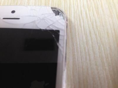 女子iPhone5屏幕突然炸開(kāi) 爆炸碎片擦傷眼球