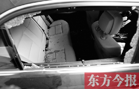 前日晚，鄭州市順河路一家屬院，一輛汽車被撬，物品被盜