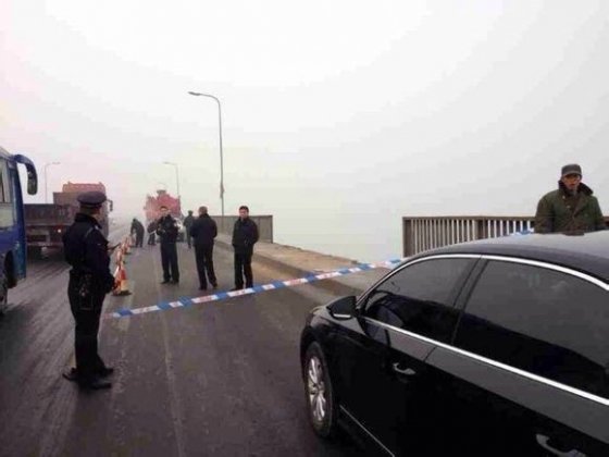 黃河三門(mén)峽公路大橋發(fā)生車輛墜橋事故 2人落水