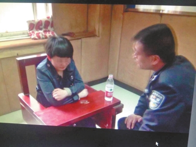 肇事司機(jī)李某歸案后，接受警方的訊問。
