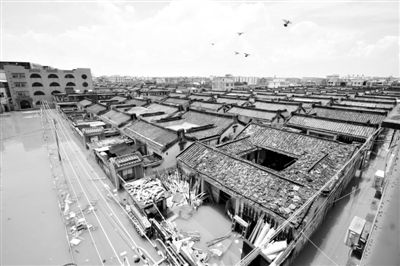 19日，廣東汕頭潮陽(yáng)區(qū)和平鎮(zhèn)出現(xiàn)水浸現(xiàn)象。連日來(lái)，廣東省汕頭市潮陽(yáng)區(qū)、潮南區(qū)普降暴雨。新華社發(fā)
