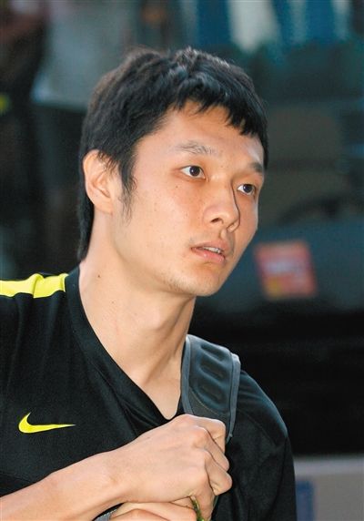楊智 足球守門員,現(xiàn)效力于北京國安隊,為國家隊守門員。
