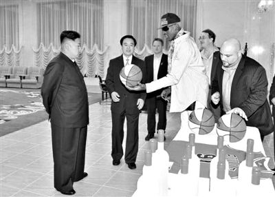 平壤，朝鮮最高領(lǐng)導人金正恩接待再次來訪的美國籃球明星羅德曼。