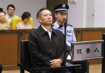 9月10日，北京市第二中級(jí)人民法院，張曙光在庭審中。