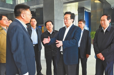 4月9日，省委書記、省人大常委會主任郭庚茂帶隊(duì)，在洛陽高新技術(shù)產(chǎn)業(yè)集聚區(qū)內(nèi)觀摩考察。
