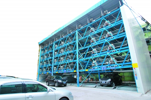 商務(wù)廳（北院）內(nèi)新建一個(gè)立體停車場，有68個(gè)停車位，但目前停車率不高。