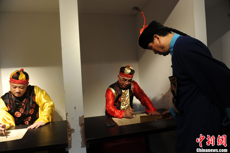圖為“考試”現(xiàn)場(chǎng)。中新社發(fā) 張浪 攝