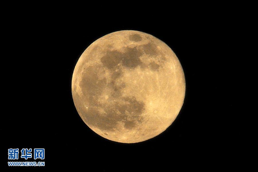 6月23日晚，云南省昆明市上空的圓月。