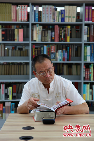 圖書館內(nèi)巨大的存書量，能讓鄭州市民盡情感受閱讀的快樂。
