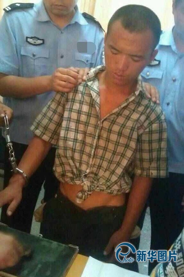2013年8月20日午間，河南省安陽警方將“8.19公交搶劫案”嫌犯24歲的周江波緝拿歸案。圖片來