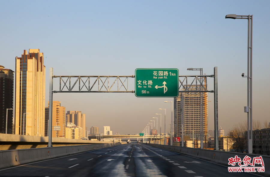 北三環(huán)快速路文化路段標(biāo)識牌提示，匝道直接可上文化路向北。