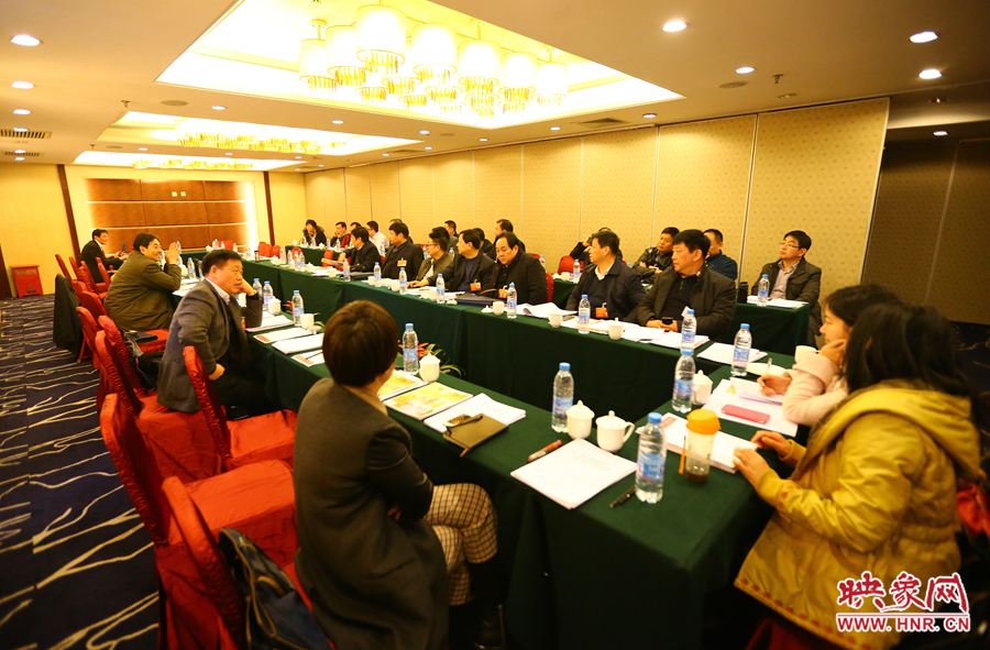 政協(xié)小組會議經濟二組討論現(xiàn)場