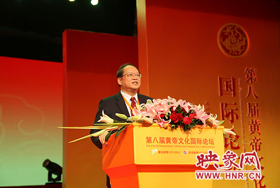 臺(tái)灣大學(xué)哲學(xué)系教授、美國(guó)耶魯大學(xué)哲學(xué)博士傅佩榮做演講
