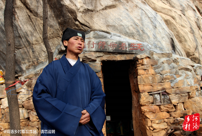 在這個山洞住多久，他沒有時間表，他說要看自己的內(nèi)心，修行夠了就離開，如果需要繼續(xù)修行，就從這里“安老病死