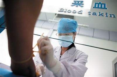2010年5月，北京艾滋病毒攜帶者可以進(jìn)行快速檢測。新京報資料圖片 韓萌 攝