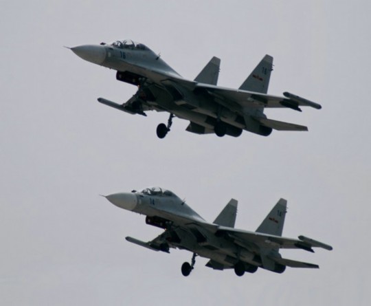 資料圖：解放軍蘇-30戰(zhàn)機編隊飛行。