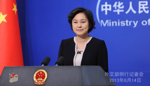 2013年6月14日，外交部發(fā)言人華春瑩主持例行記者會。