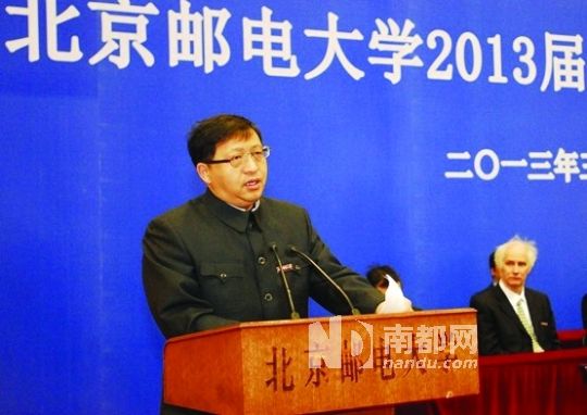 3月25日,方濱興出席北郵2013屆研究生畢業(yè)典禮并講話。資料圖片
