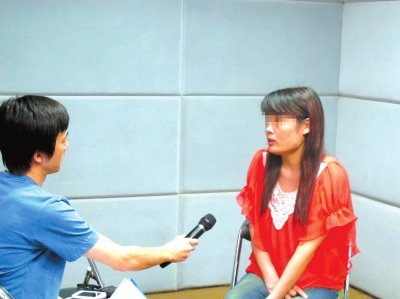 醫(yī)藥代表王慧在接受媒體采訪。記者 袁國禮/攝