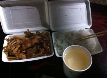 45元的盒飯,三菜一湯。
