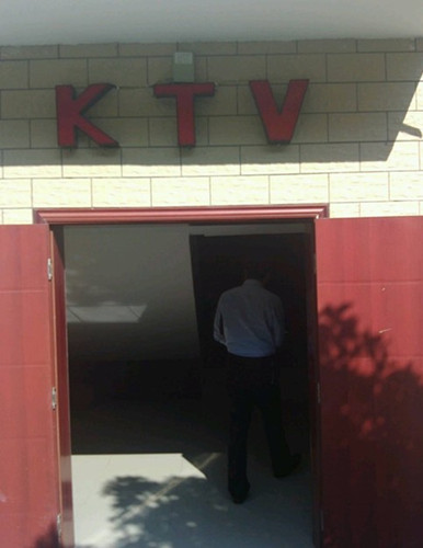 陜西留壩縣委黨校內(nèi)KTV。網(wǎng)友微博截圖